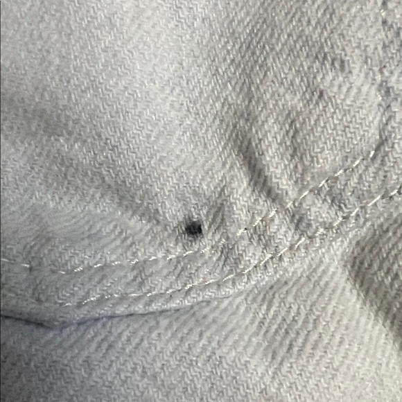 Levi's Women's Cream Jean Shorts - Picture 2 of 10